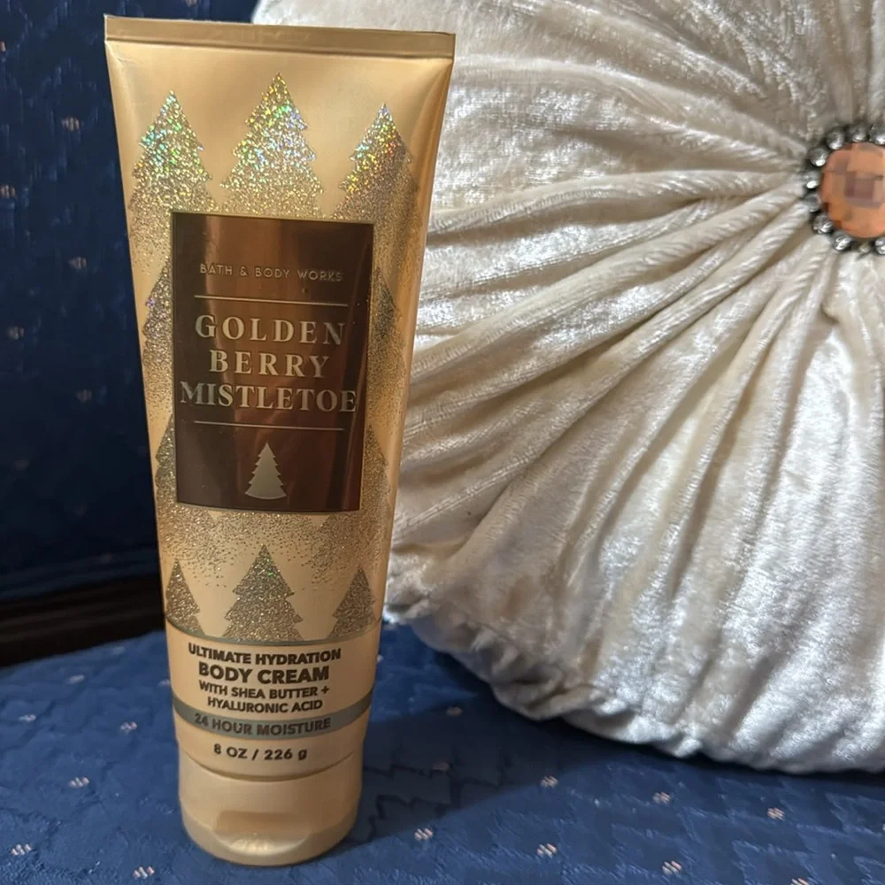 BATH & BODY WORKS SET. . . GOLDEN BERRY MISTLETOE SCENT - Picture 3 of 6